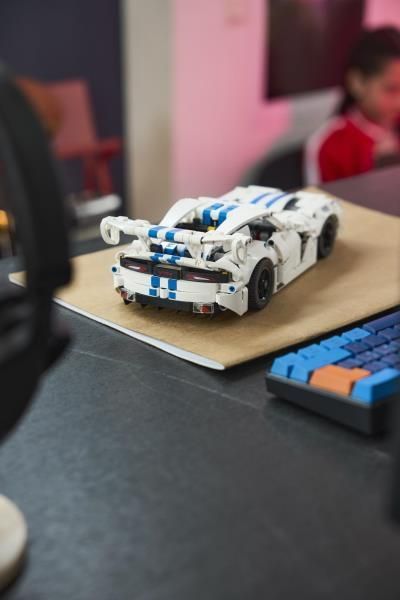 Конструктор LEGO Technic 42234 Dodge Viper GTS-R, 805 деталей 42234 фото